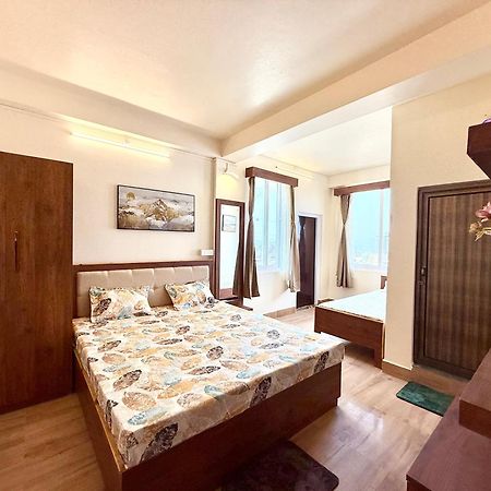 Yepplo Holiday Home - Complimentary Breakfast - 24 Hrs Caretaker & Power Backup Shillong Dış mekan fotoğraf