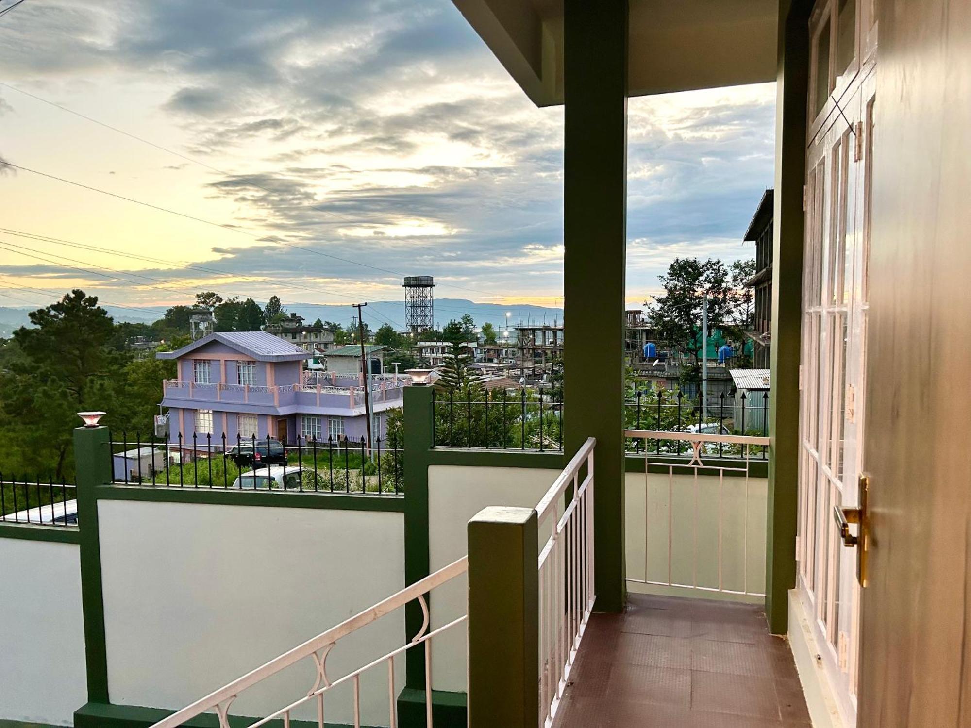 Yepplo Holiday Home - Complimentary Breakfast - 24 Hrs Caretaker & Power Backup Shillong Dış mekan fotoğraf