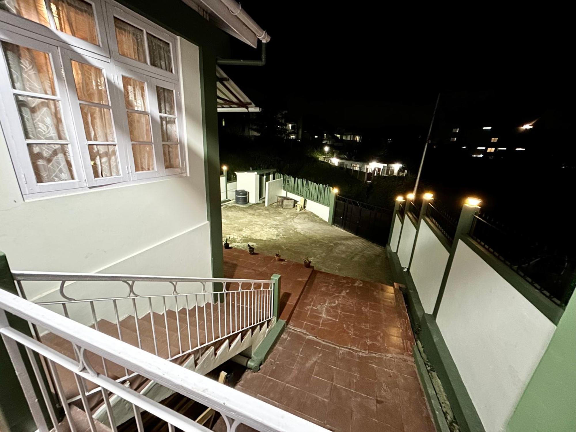 Yepplo Holiday Home - Complimentary Breakfast - 24 Hrs Caretaker & Power Backup Shillong Dış mekan fotoğraf