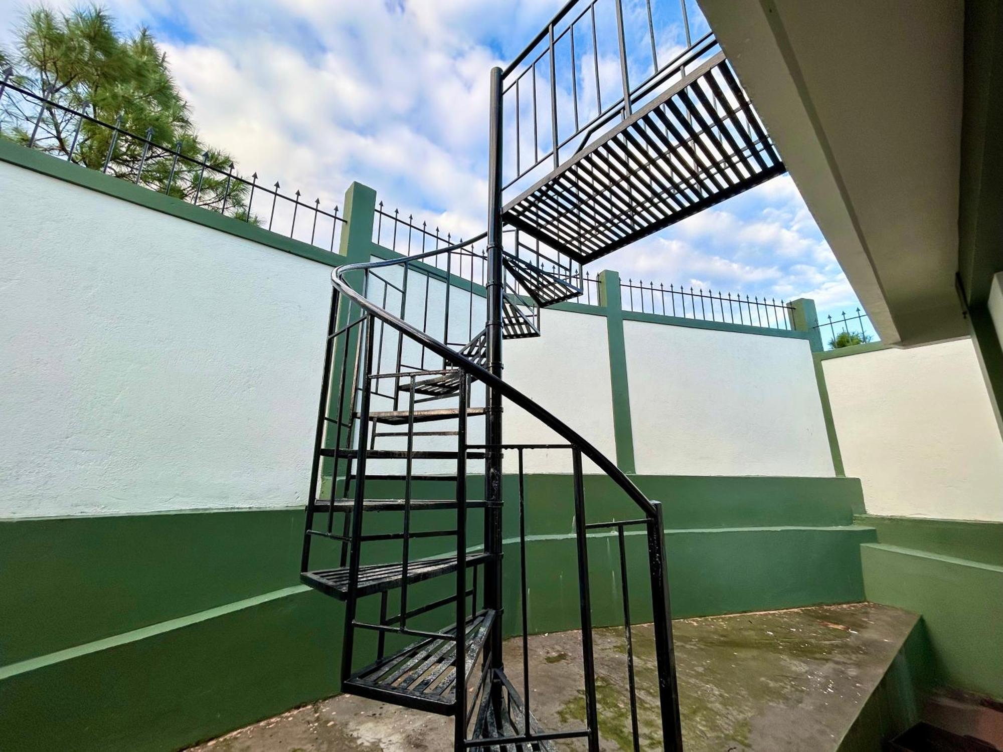 Yepplo Holiday Home - Complimentary Breakfast - 24 Hrs Caretaker & Power Backup Shillong Dış mekan fotoğraf