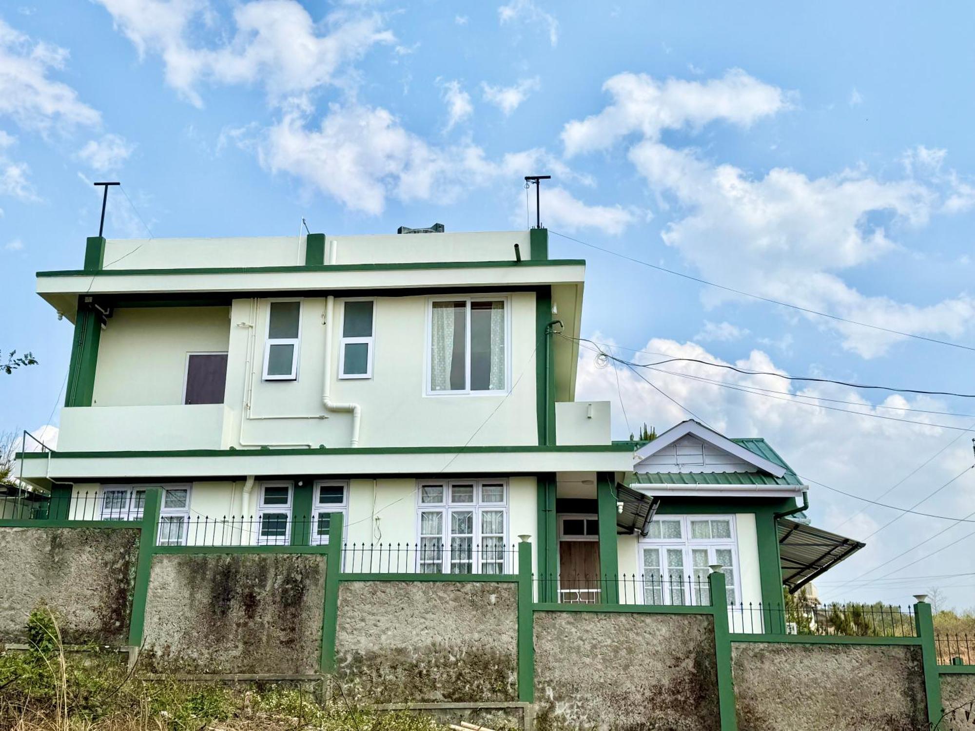 Yepplo Holiday Home - Complimentary Breakfast - 24 Hrs Caretaker & Power Backup Shillong Dış mekan fotoğraf