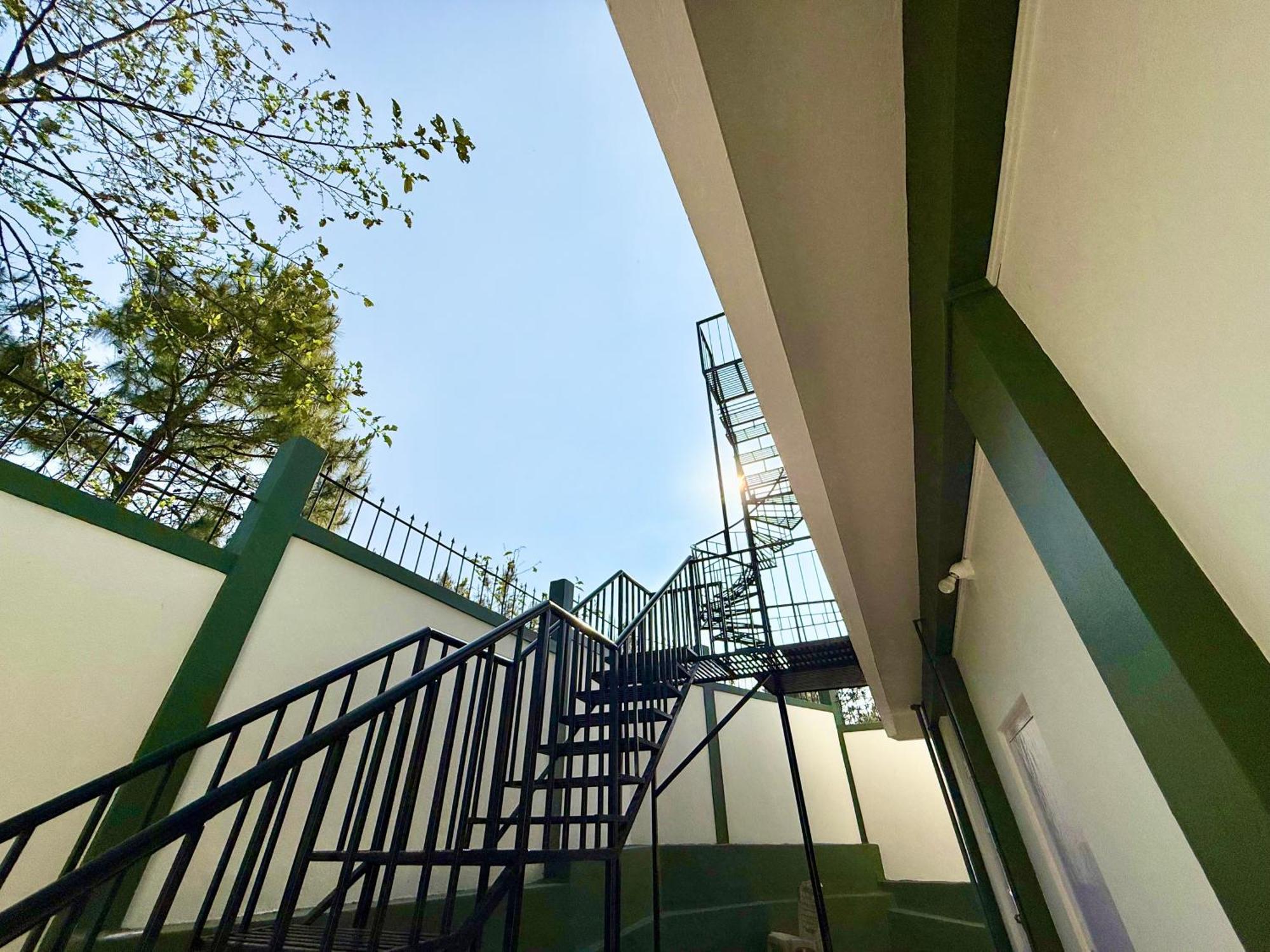 Yepplo Holiday Home - Complimentary Breakfast - 24 Hrs Caretaker & Power Backup Shillong Dış mekan fotoğraf