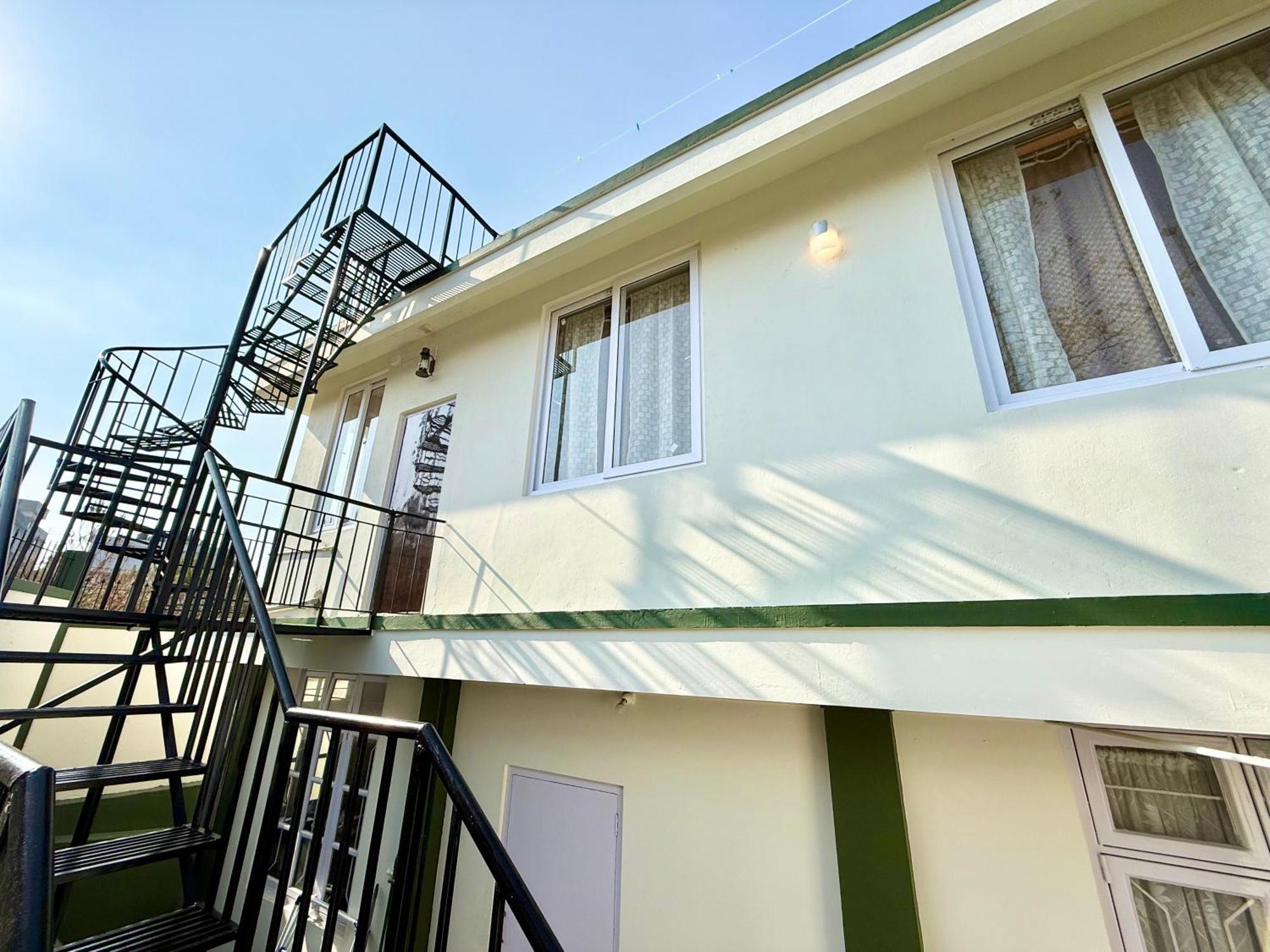 Yepplo Holiday Home - Complimentary Breakfast - 24 Hrs Caretaker & Power Backup Shillong Dış mekan fotoğraf